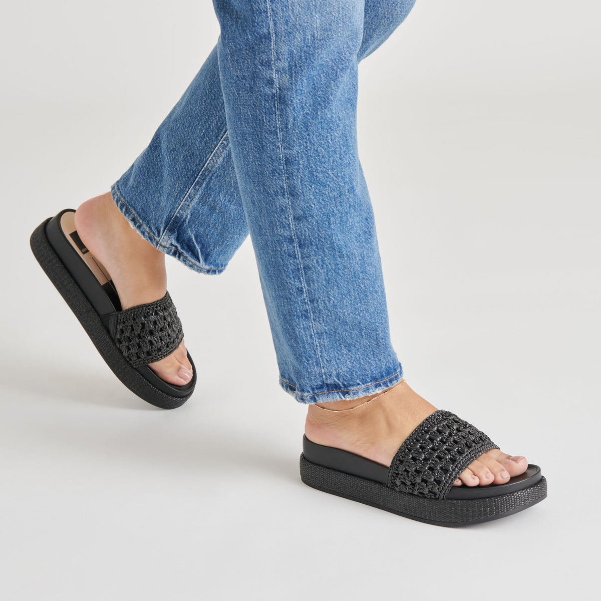 Dolce Vita SHOES SIDONA SANDALS ONYX RAFFIA
 – Dolce Vita