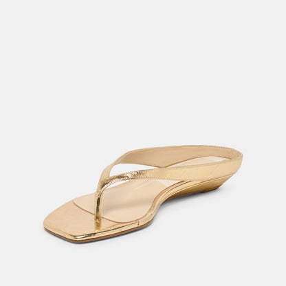 Dolce Vita SHOES GIZEL Gold Crinkle Patent Thong Square-Toe Sandals
