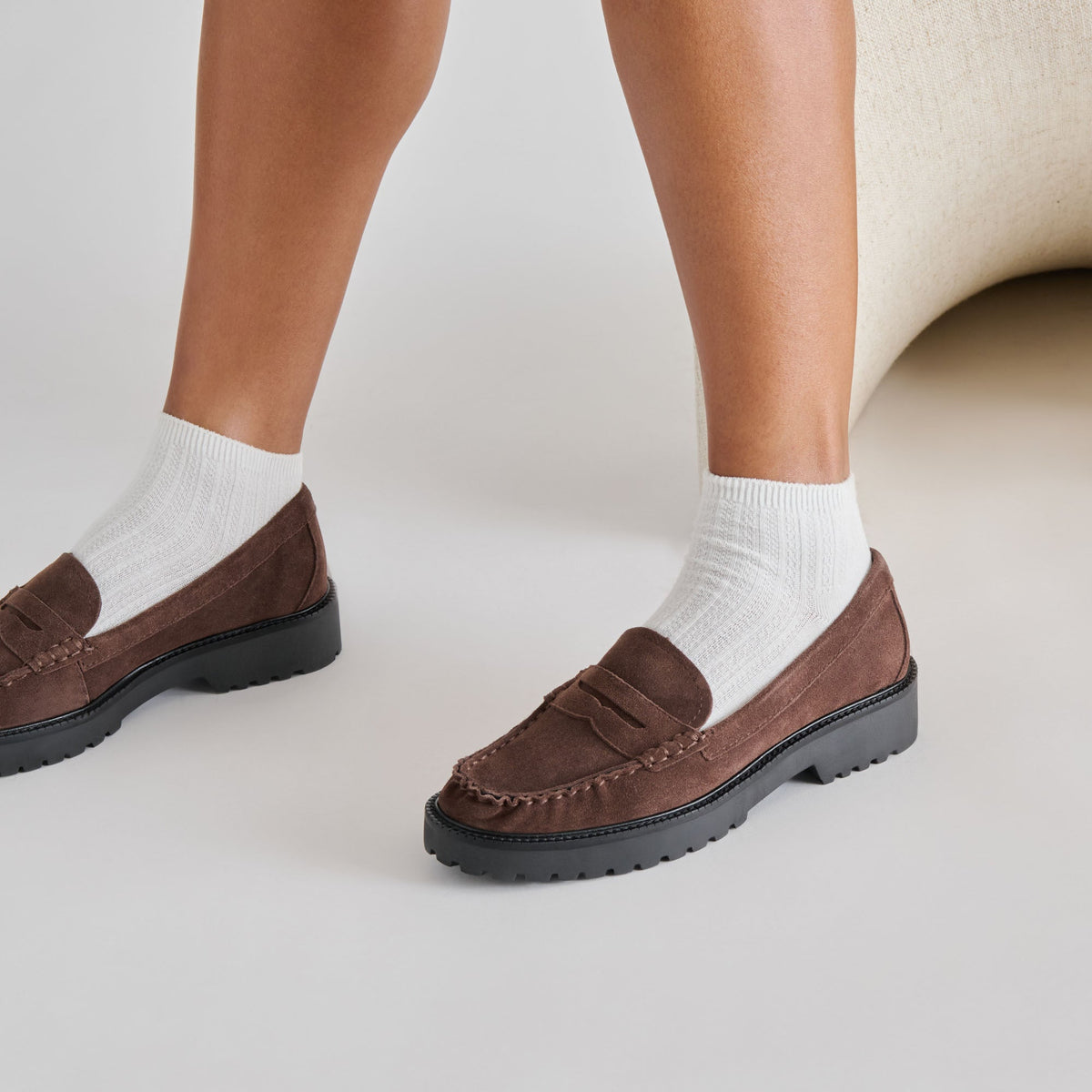 Dolce Vita SHOES Merek Dk Brown Suede Loafers